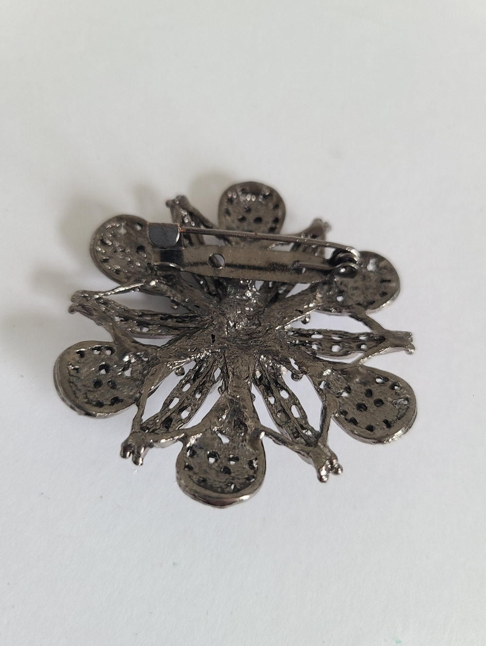 Vintage Dark Metal Rhinestone Flower Floral Brooch Pin - Picture 3 of 4